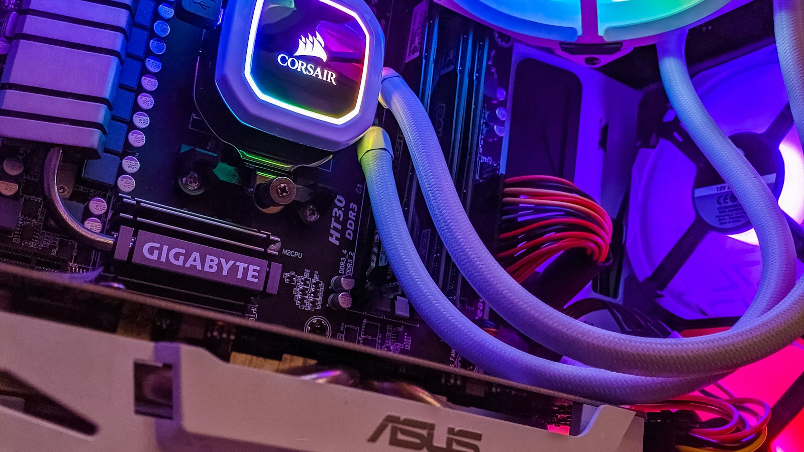 Close-up of modern micro-server motherboard and processor circuitry representing high-availability Home Assistant and Proxmox smart home hosts