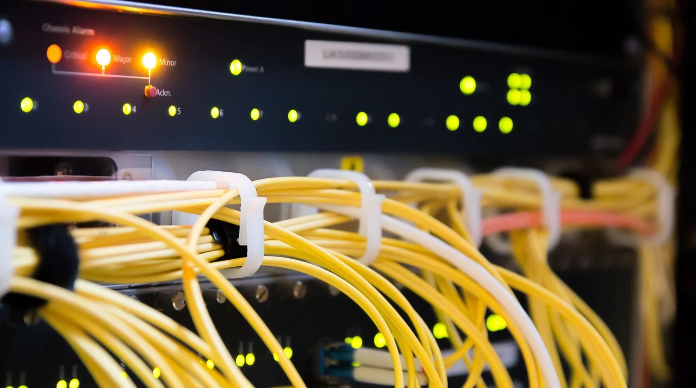 10g-poe-switches-fanless-sfp-core-network-design