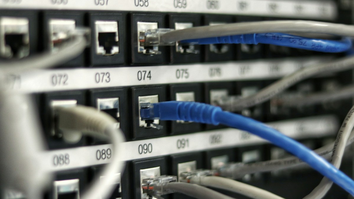 10GbE SDVoE vs. 1GbE H.265 AV-over-IP in 2026: Zero-Frame Latency, Uncompressed 4K/120Hz Matrixing & Multicast IGMP Topologies